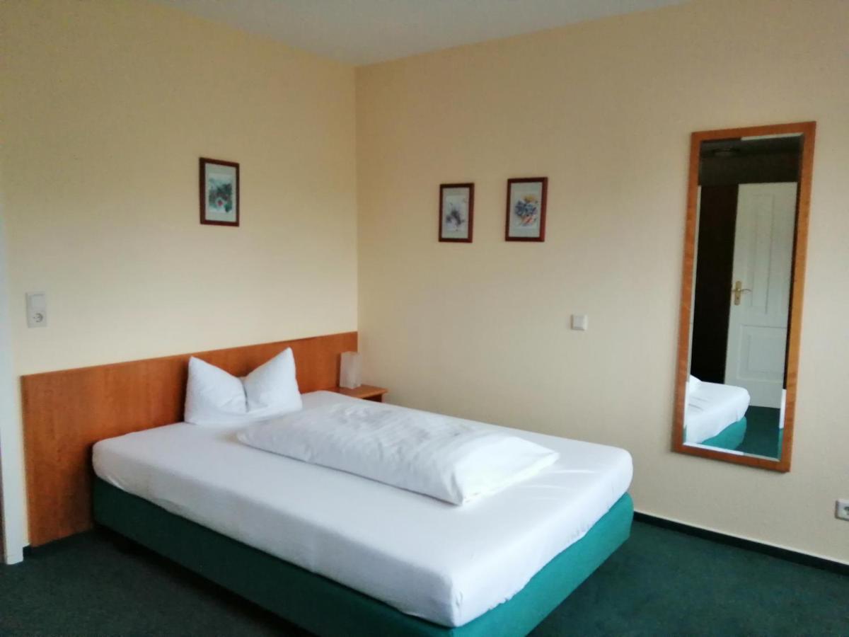 Hotel Fahrhaus Niederkleveez Bosdorf  Екстер'єр фото