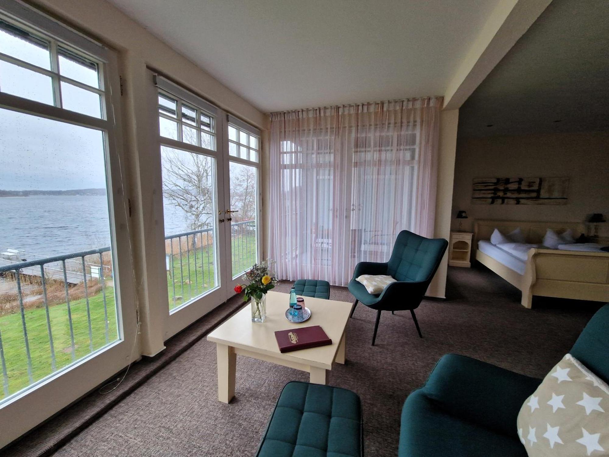 Hotel Faehrhaus Niederkleveez Bosdorf  Екстер'єр фото