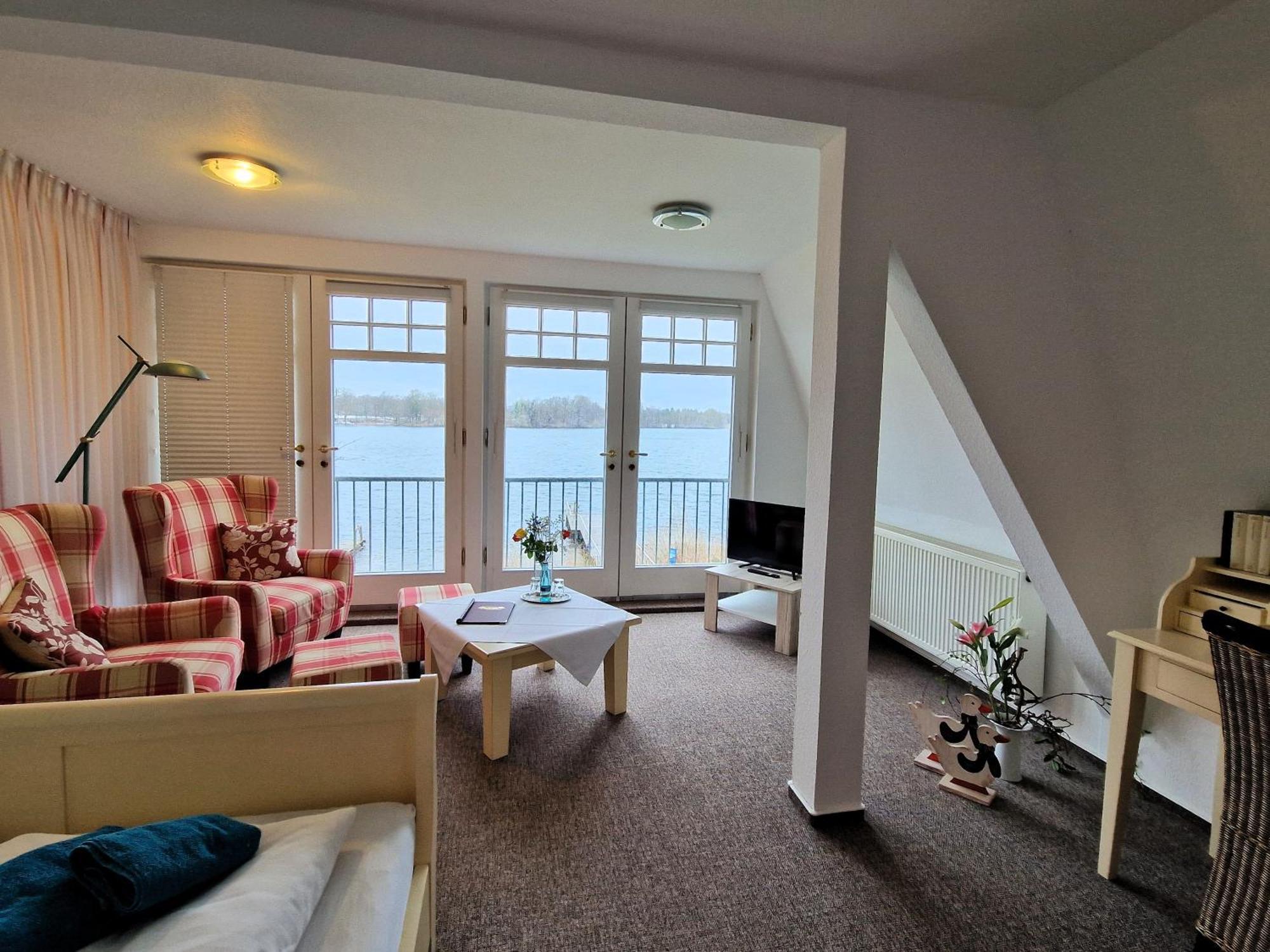 Hotel Faehrhaus Niederkleveez Bosdorf  Екстер'єр фото