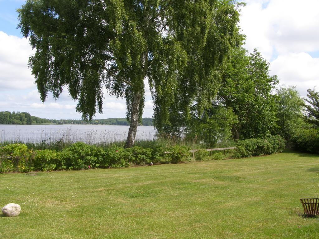Hotel Faehrhaus Niederkleveez Bosdorf  Екстер'єр фото