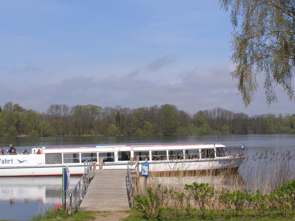 Hotel Faehrhaus Niederkleveez Bosdorf  Екстер'єр фото