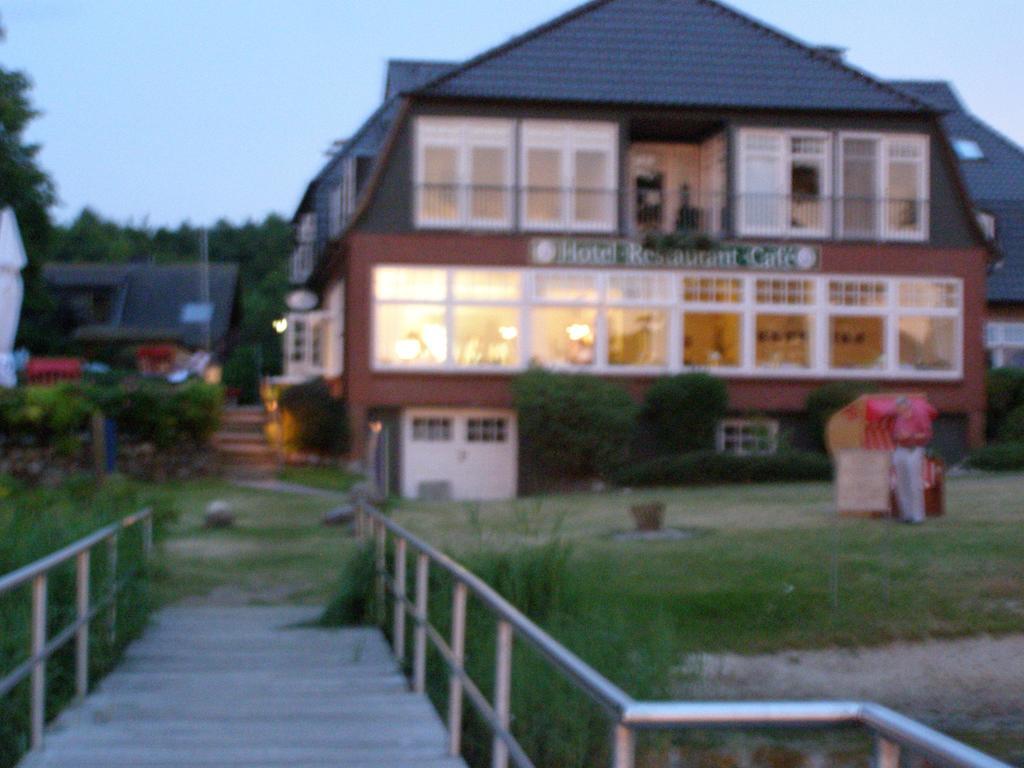 Hotel Faehrhaus Niederkleveez Bosdorf  Екстер'єр фото