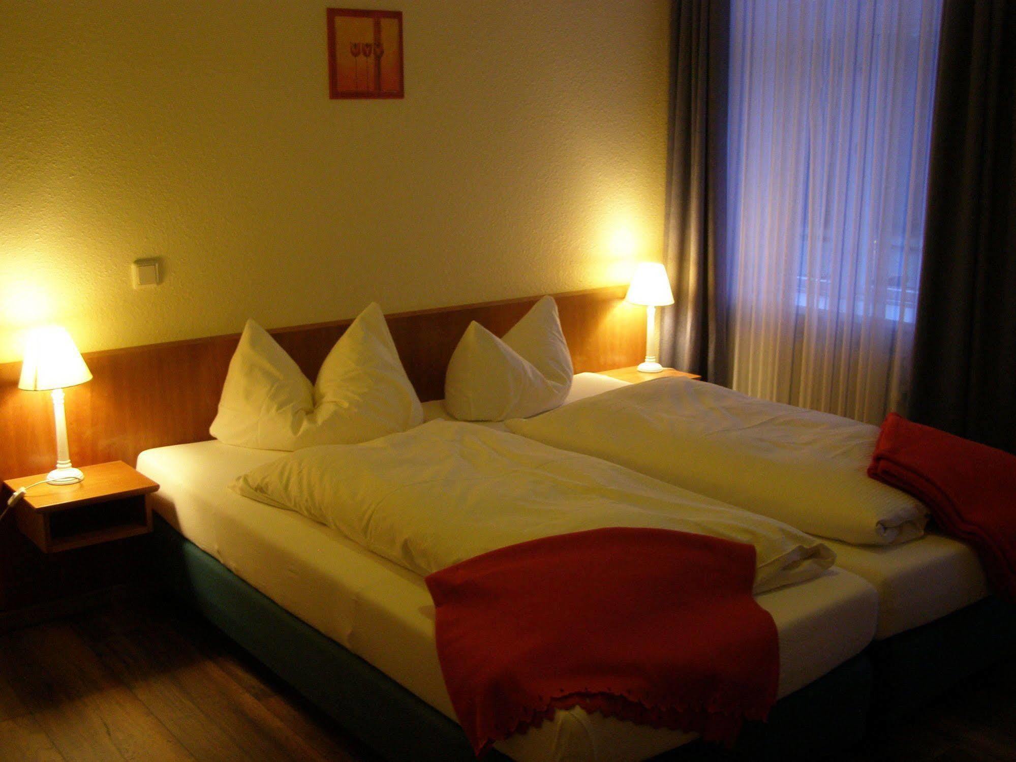 Hotel Faehrhaus Niederkleveez Bosdorf  Екстер'єр фото