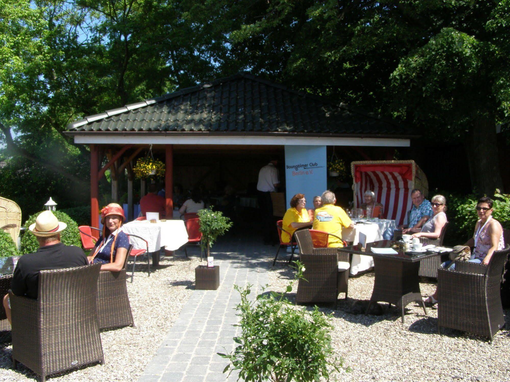 Hotel Faehrhaus Niederkleveez Bosdorf  Екстер'єр фото